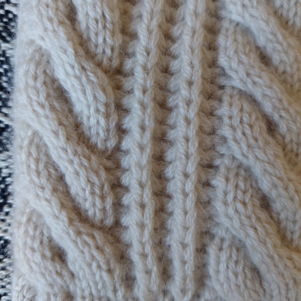 Joie cashmere / wool blend knit hat. - Picture 4 of 11